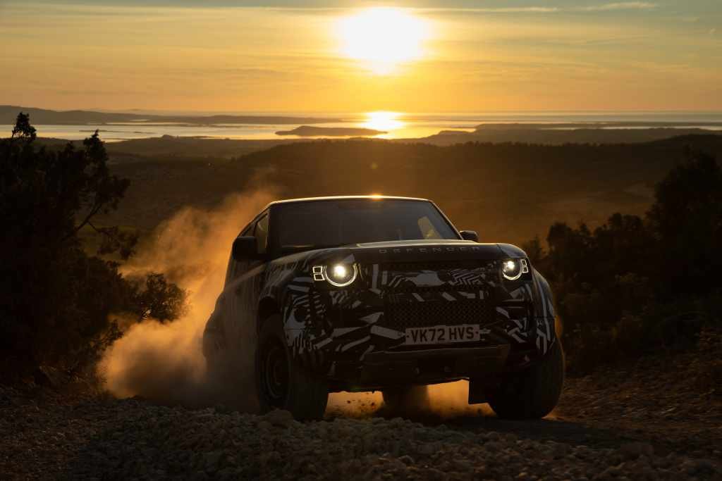 JLR confirma lançamento do Defender OCTA em julho