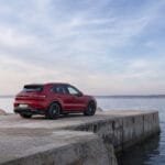 Porsche apresenta nova geração do Cayenne GTS com motor de 500 cavalos