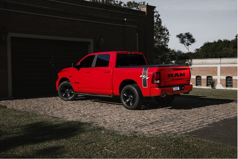 Ram Classic ganha série R/T com motor V8 HEMI