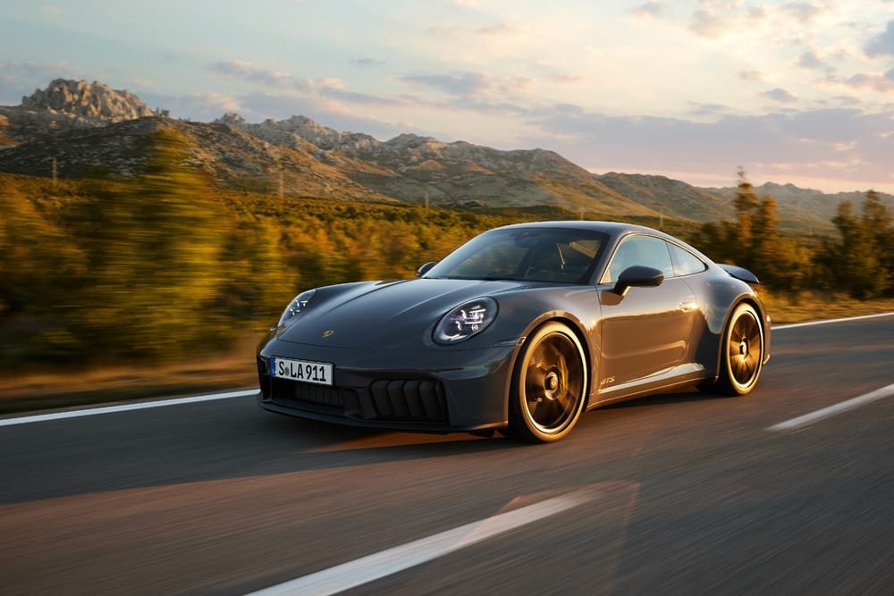 Porsche revela os novos 911 Carrera GTS e 911 Carrera