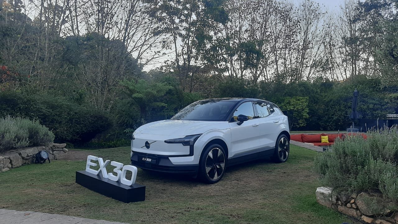 Sueco Volvo EX30 estreia no Brasil com preço de elétrico chinês