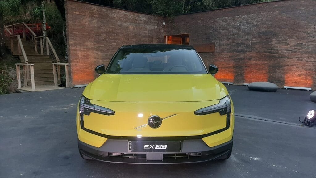 Sueco Volvo EX30 estreia no Brasil com preço de elétrico chinês
