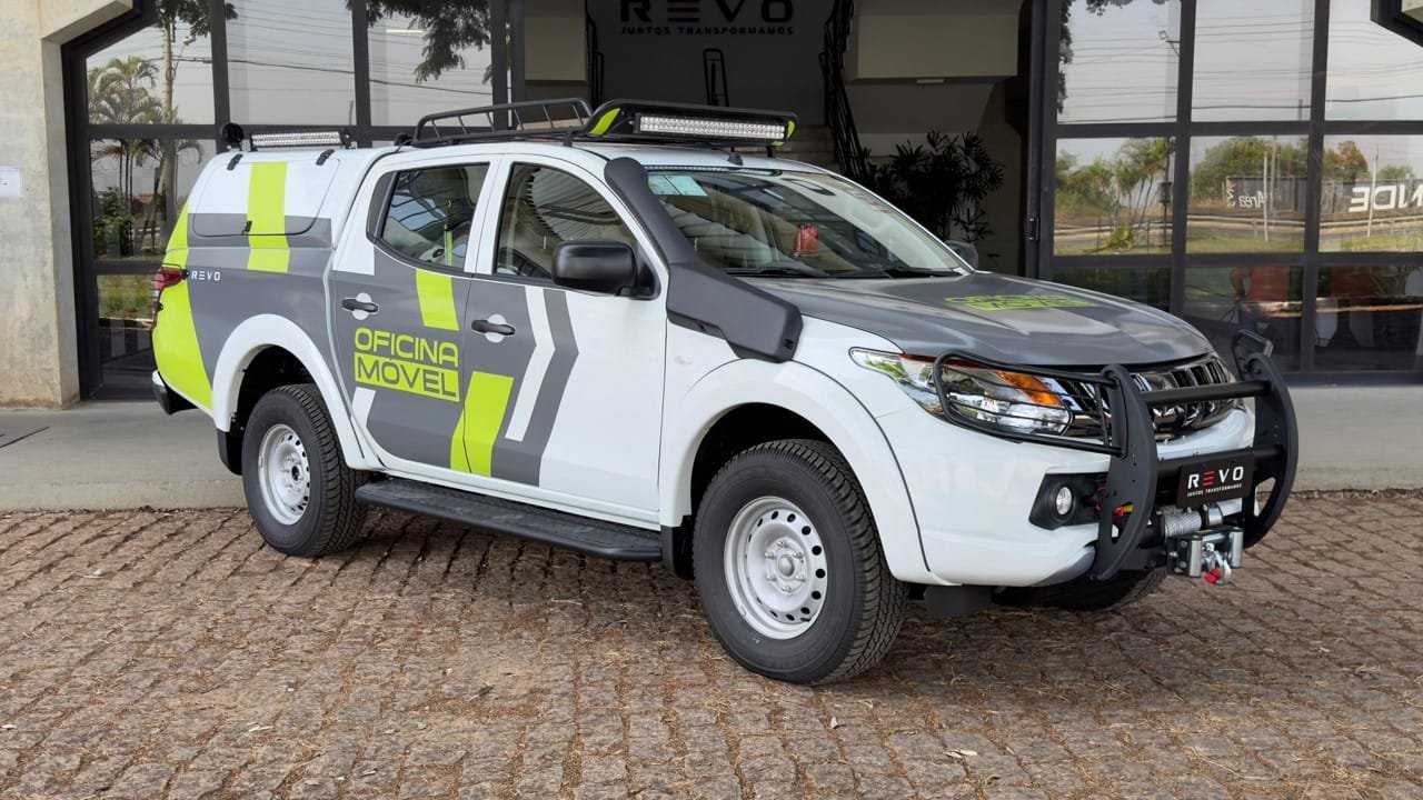 REVO monta uma “Oficina Móvel” na Mitsubishi L200 Triton