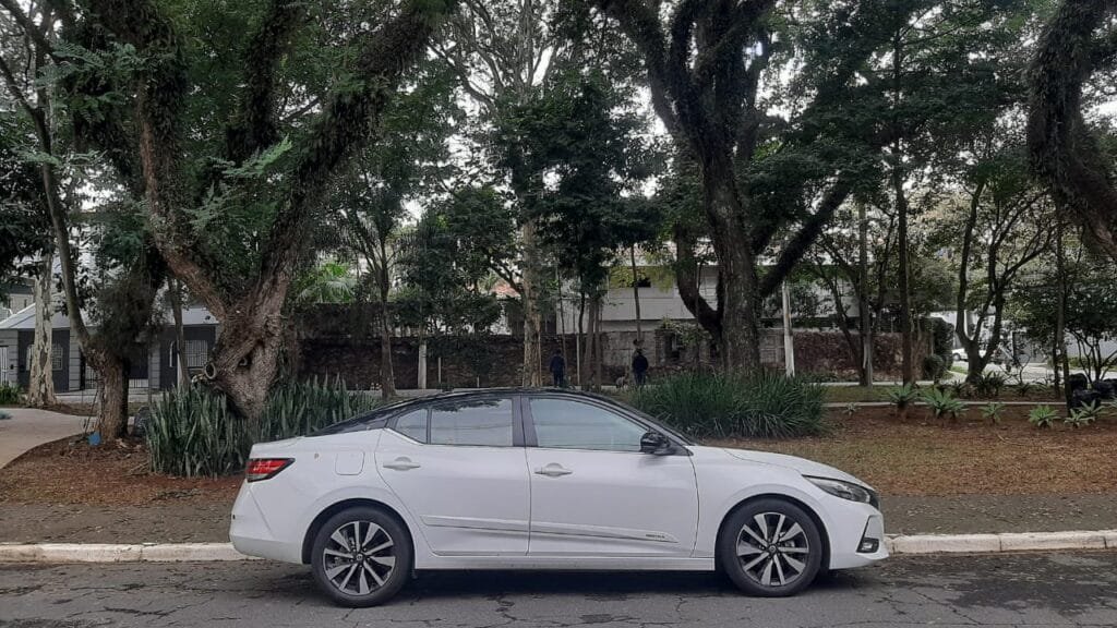 Nissan Sentra 2024 equilibra belo design com espaço e conforto