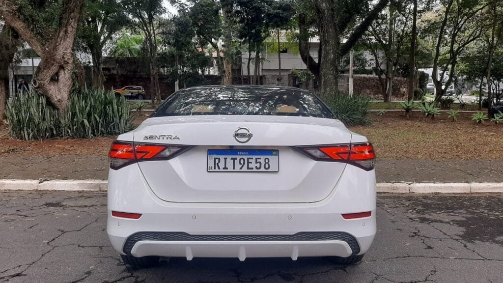 Nissan Sentra 2024 equilibra belo design com espaço e conforto