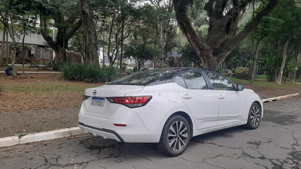 Nissan Sentra 2024 equilibra belo design com espaço e conforto