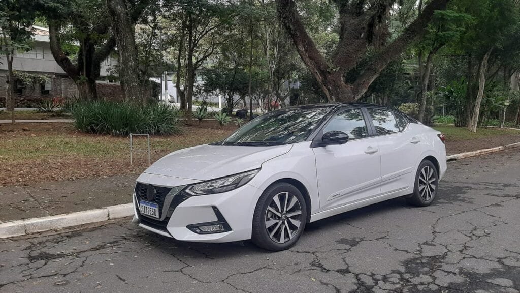 Nissan Sentra 2024 equilibra belo design com espaço e conforto