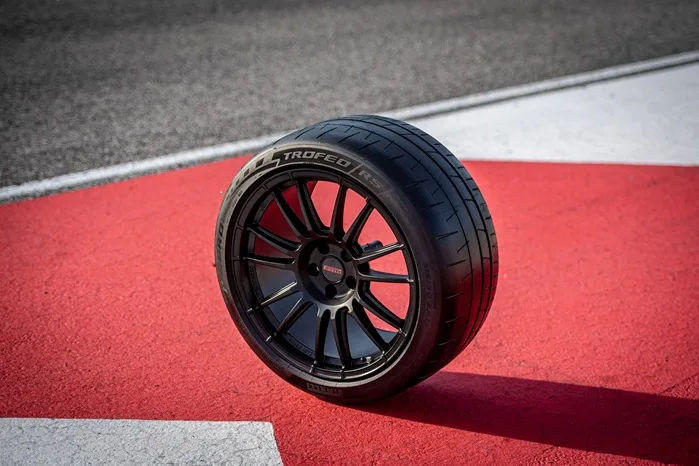 Pirelli equipa lendários supercarros Porsche