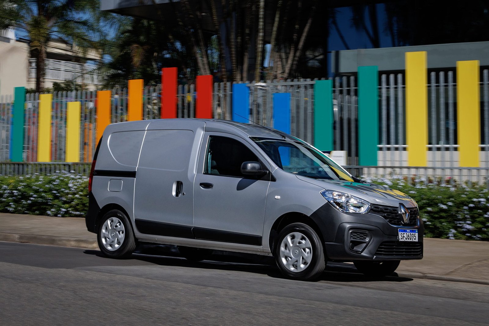 Renault Kangoo 1.6 SCe Flex estreia em versão única no Brasil