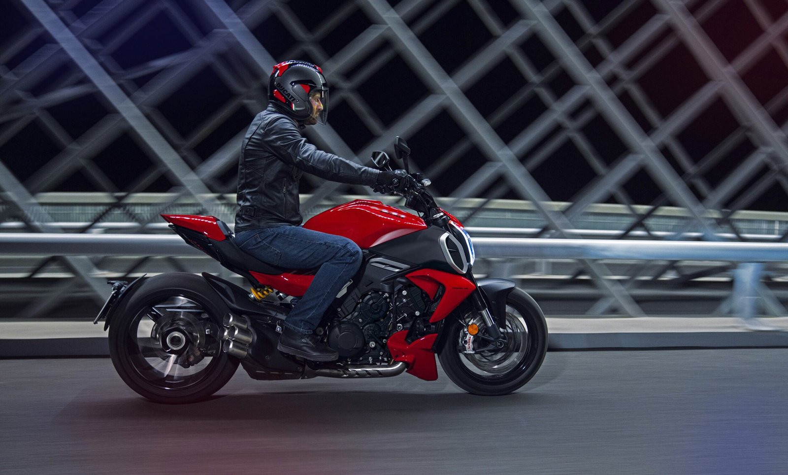 Ducati Diavel V4 estreia no Brasil com preço a partir de R$ 139.990,00