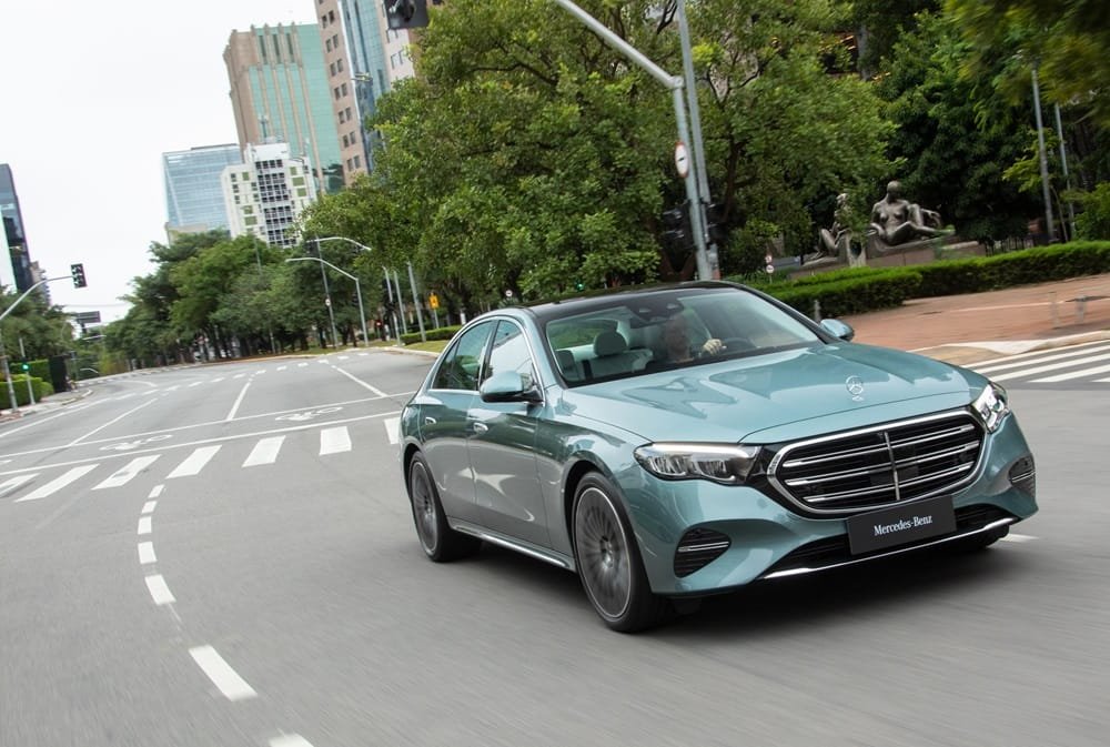 Mercedes-Benz E 300 2025 ganha configuração para o Brasil
