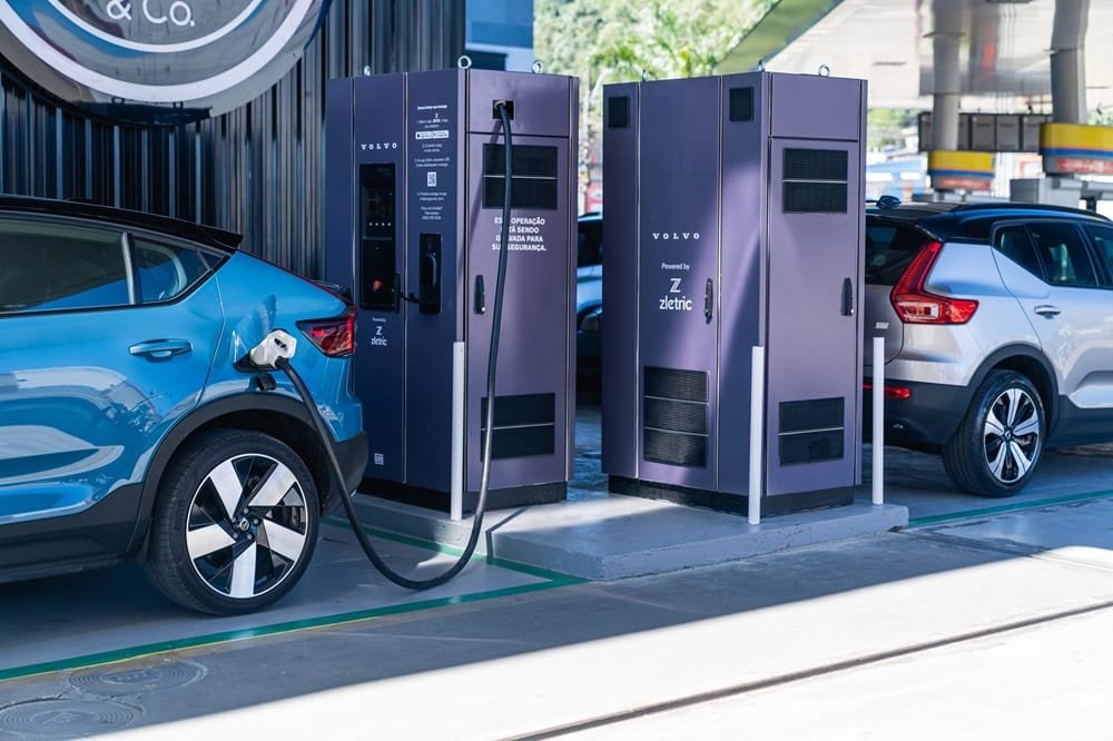 Volvo Car Brasil anuncia cobrança para utilização de eletropostos