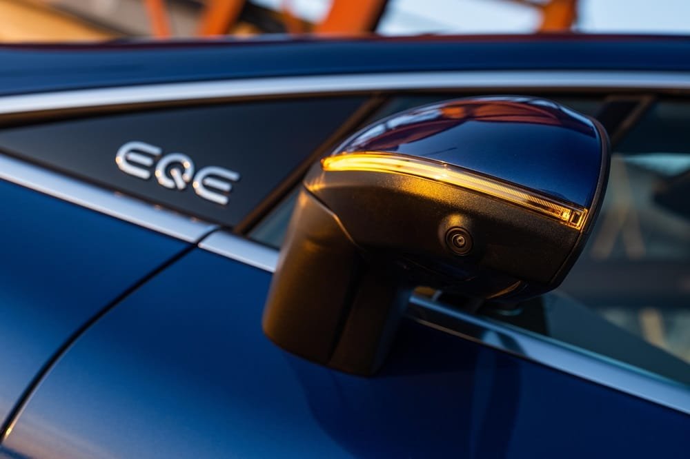 Mercedes-Benz amplia oferta elétrica com o EQE 350+ Sedan