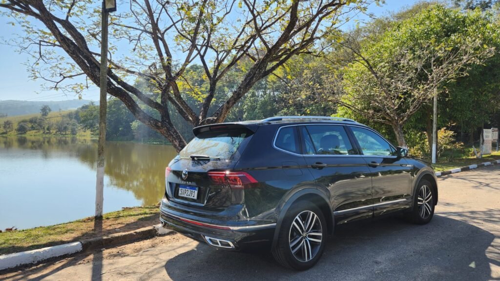 Volkswagen Tiguan leva 7 pessoas com conforto