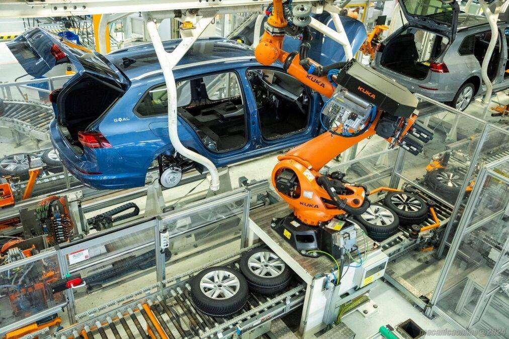 Volkswagen plant Wolfsburg, Golf Production Coluna Mecânica Online Volkswagen e Ferrari em risco Proibição de motores a combustão ameaça gigantes da indústria