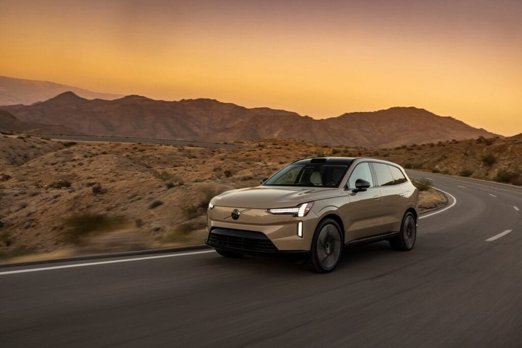Volvo Cars faz a estreia do EX90