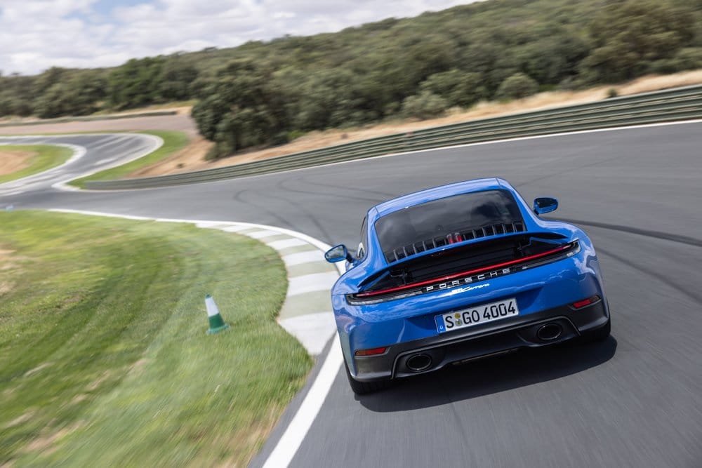 Porsche 911 Carrera já pode ser reservado no Brasil
