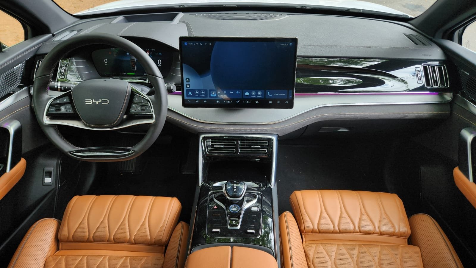 BYD Tan alia alta performance e design sofisticado
