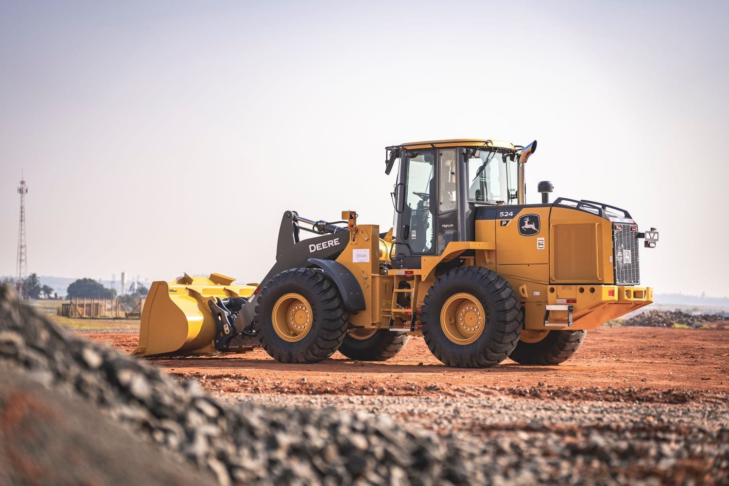 John Deere eleva os padrões de conforto e desempenho das pás-carregadeiras