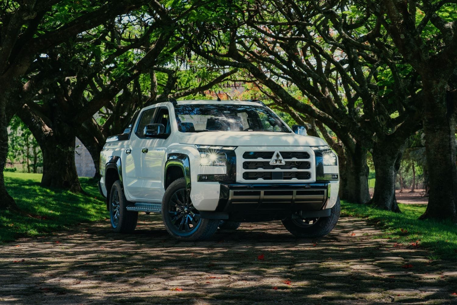 Mitsubishi apresenta sexta geração da Triton no Brasil