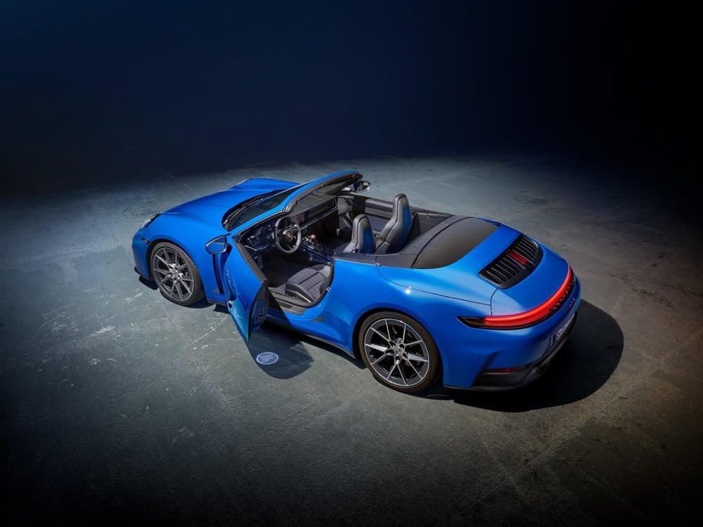 Porsche lança o 911 Carrera T com foco em desempenho e leveza