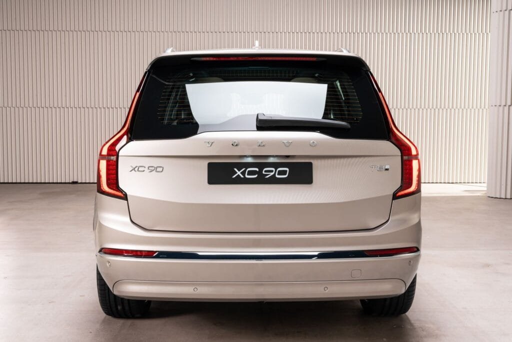 Volvo atualiza design e tecnologias do XC90