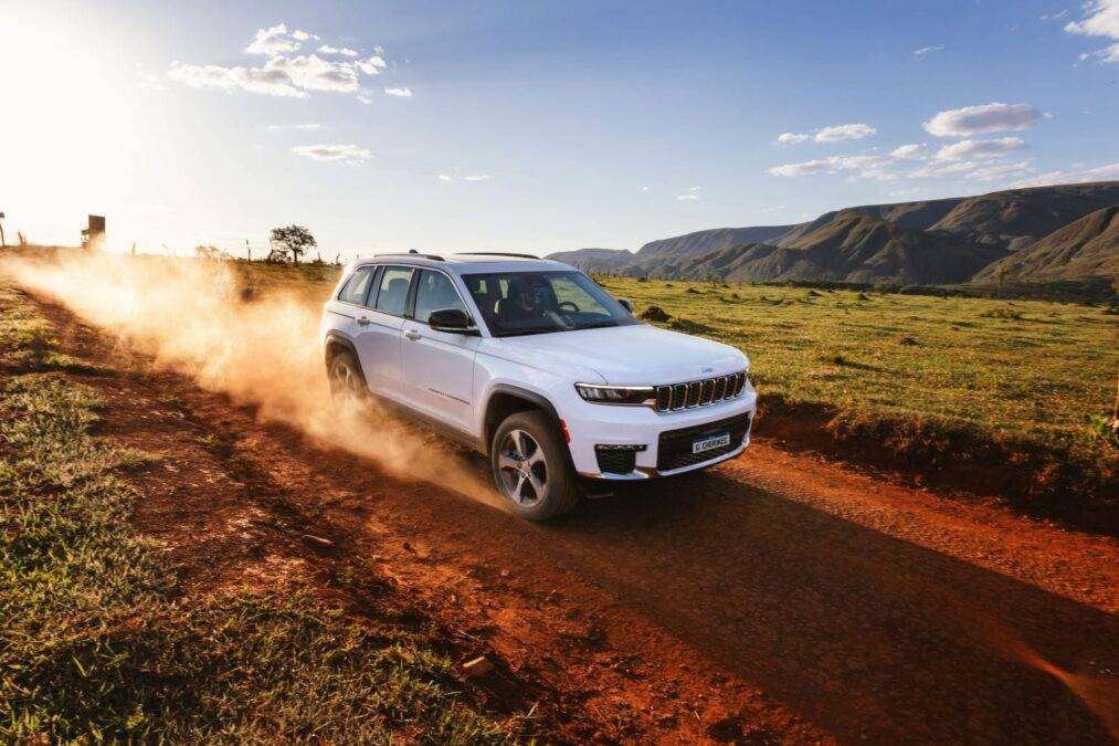 Jeep atualiza Grand Cherokee 4xe com novas tecnologias - Divulgação (1) Jeep atualiza Grand Cherokee 4xe com novas tecnologias