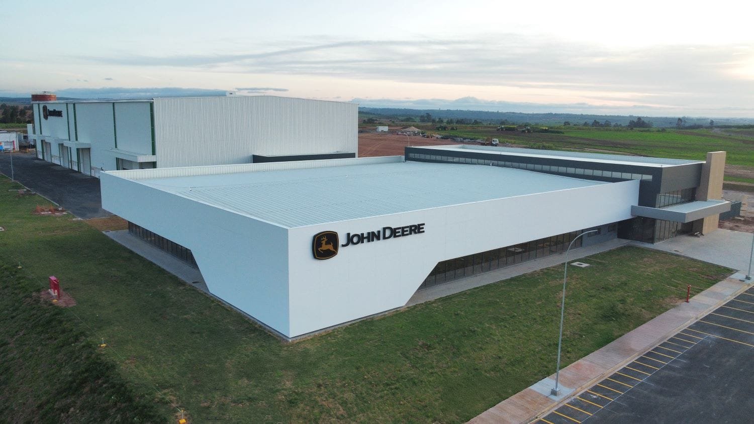 John Deere inaugura Centro de P&D para agricultura tropical