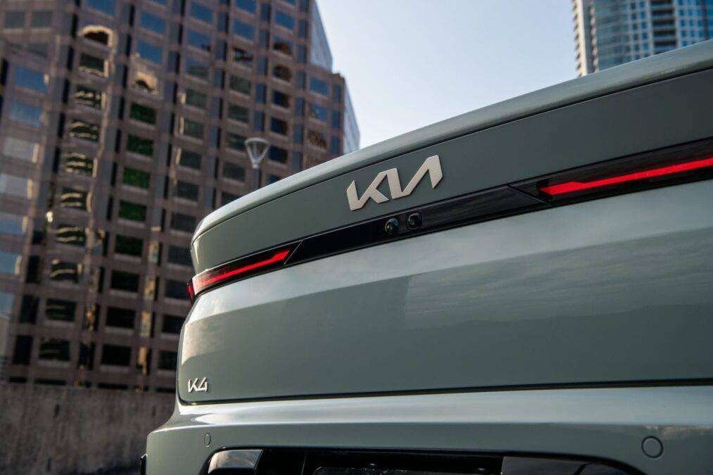 Kia revela o K4 2025, um sedã esportivo e tecnológico - Divulgação (1)