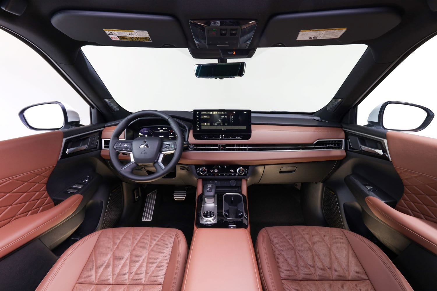 Mitsubishi revela as primeiras imagens do interior do Outlander 2025
