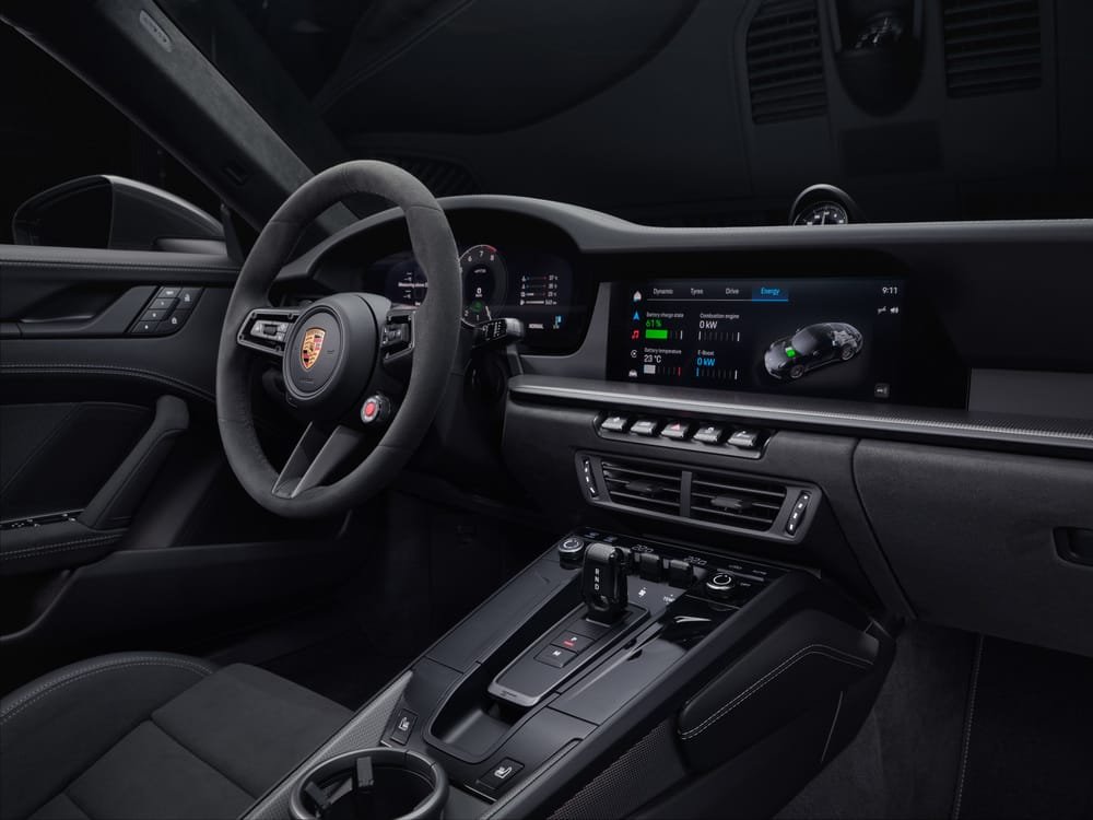 Porsche 911 Carrera GTS estreia tecnologia híbrida no Brasil