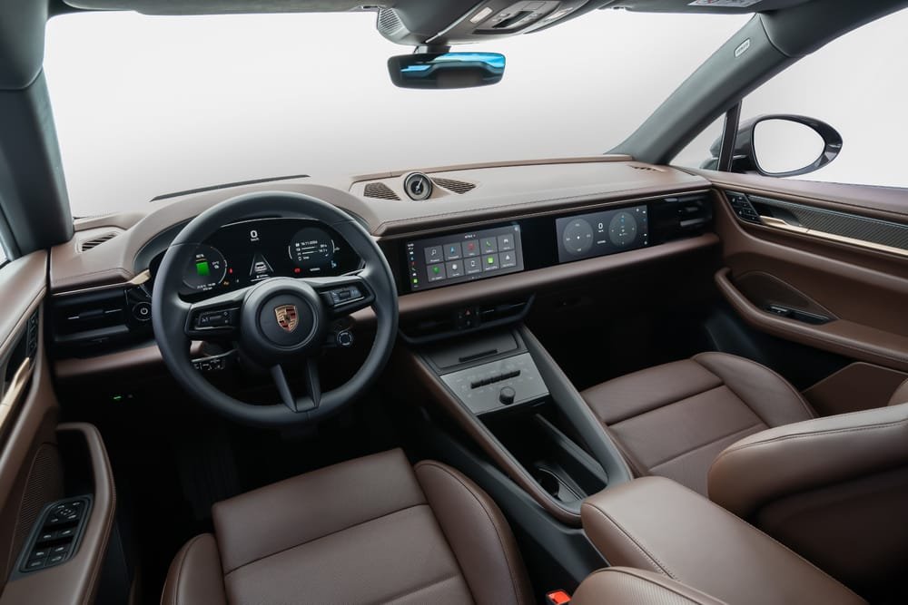Porsche Macan Eletric chega com inovações tecnológicas inéditas