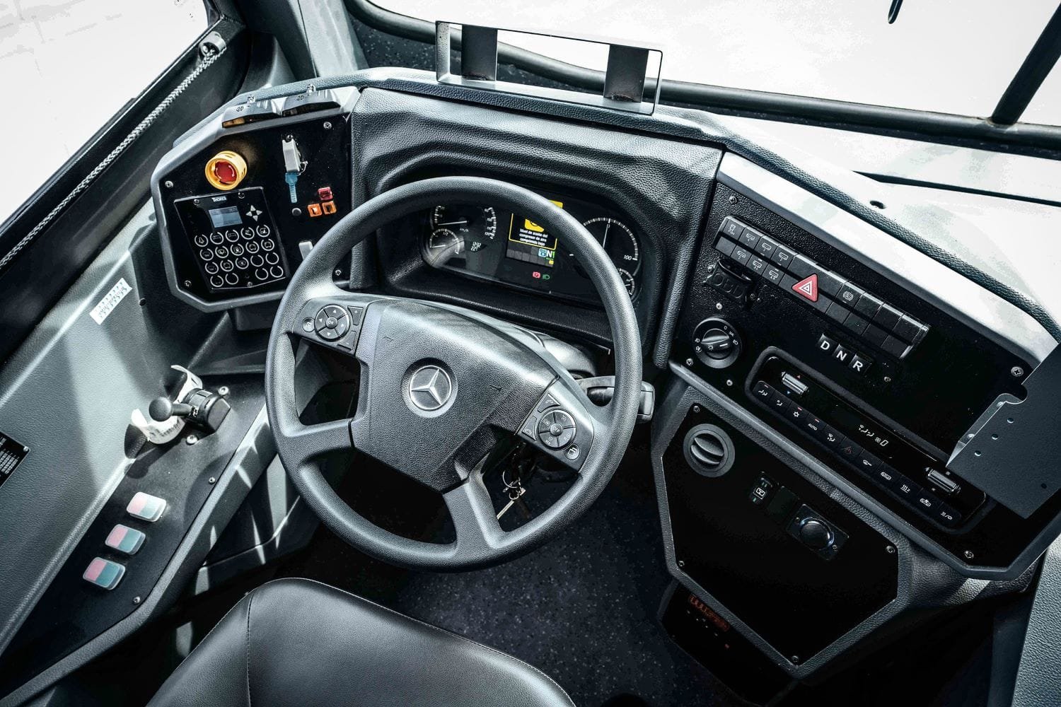 Ônibus elétrico da Mercedes-Benz e Caio estreia em testes no Chile