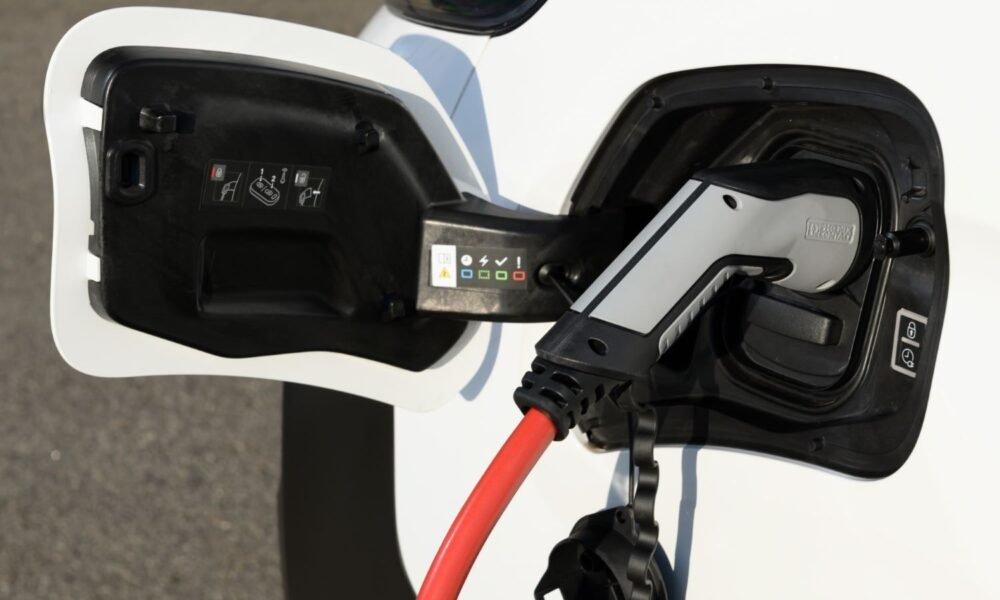 Políticas de IPVA para carros elétricos divergem entre estados