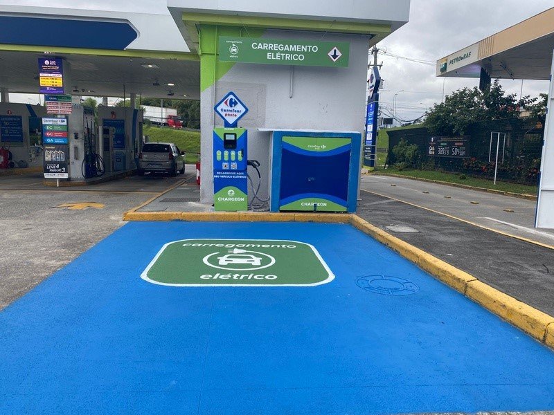 Carrefour instala ponto de recarga para veículos elétricos no Shopping Tamboré