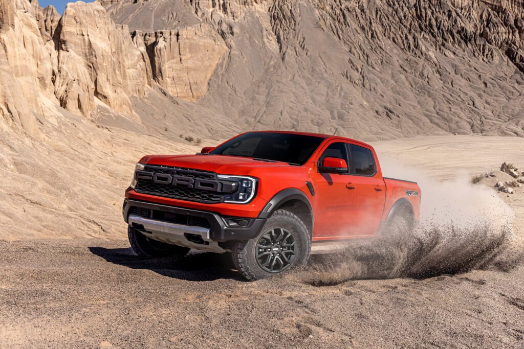 Ford Raptor completa 15 anos como “monstro das trilhas”