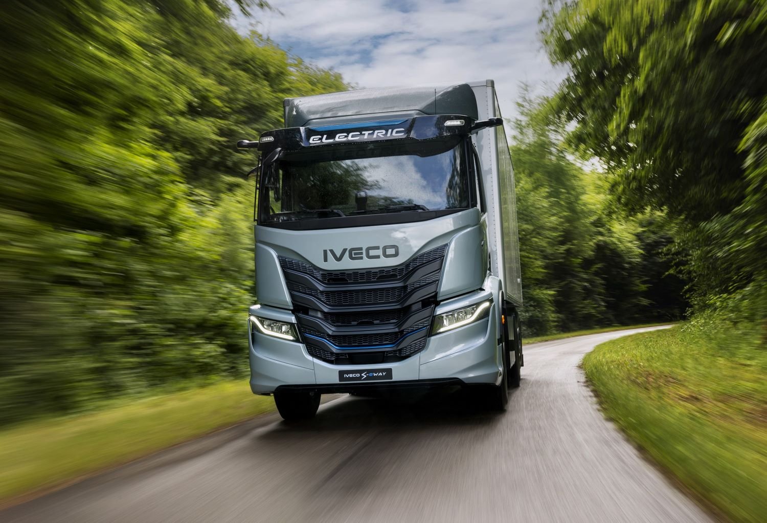 Iveco celebra cinco décadas de inovação e excelência no transporte