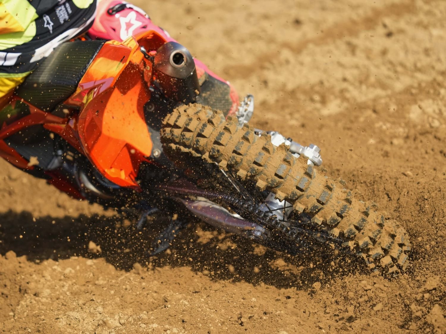 Pirelli apresenta novo pneu para motocross