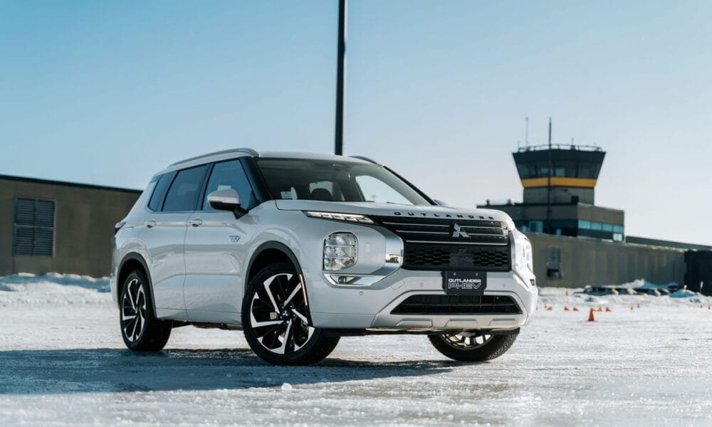 Mitsubishi anuncia geração híbrida Outlander no Brasil