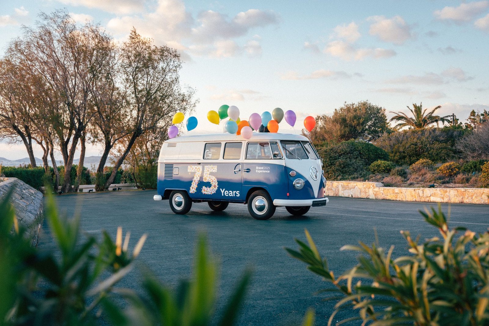 Volkswagen celebra 75 anos da Kombi com nova era elétrica