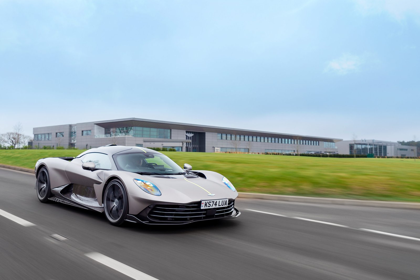 Aston Martin Valhalla entra na fase final de testes antes da produção
