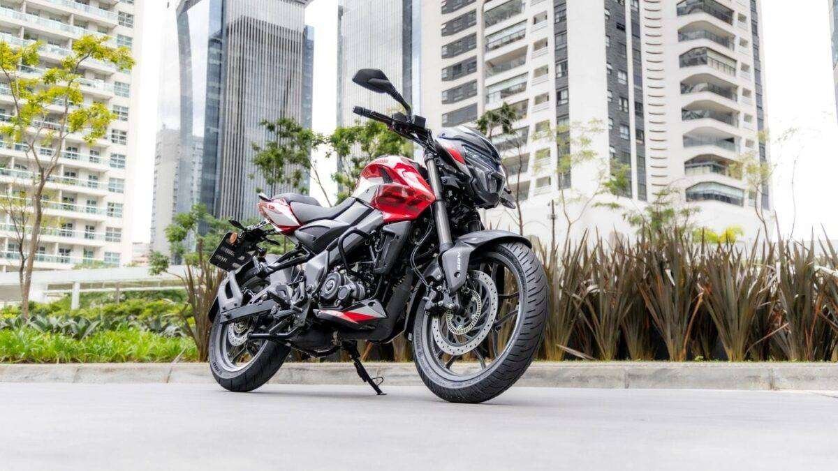 Bajaj Dominar NS 160 vermelha (8) Bajaj Dominar NS 160 2026: conheça os diferenciais do modelo