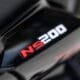 Bajaj traz recursos inéditos na Dominar NS 200 2026