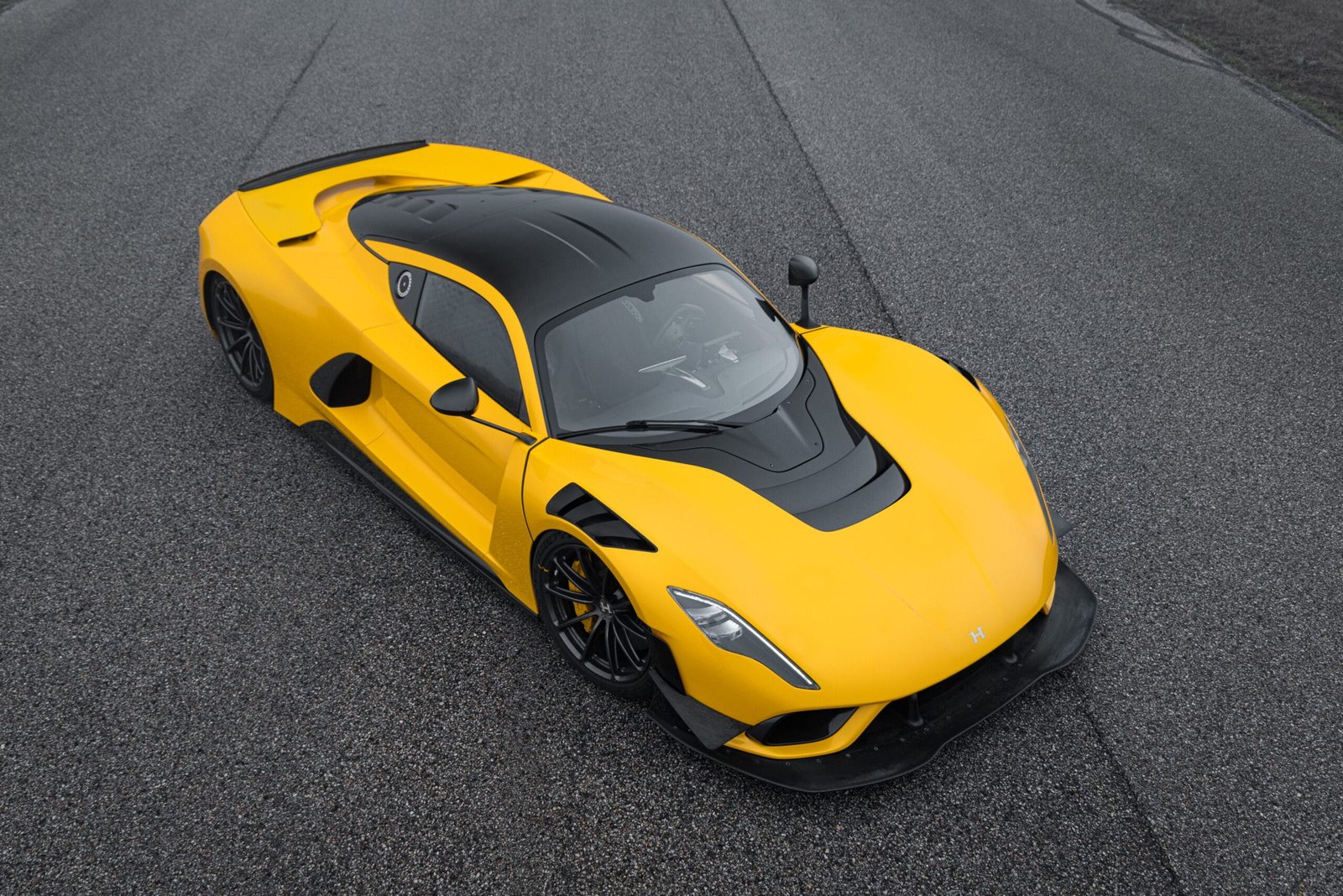 Hennessey Venom F5 Evolution supera barreiras e reacende paixões pelo automobilismo