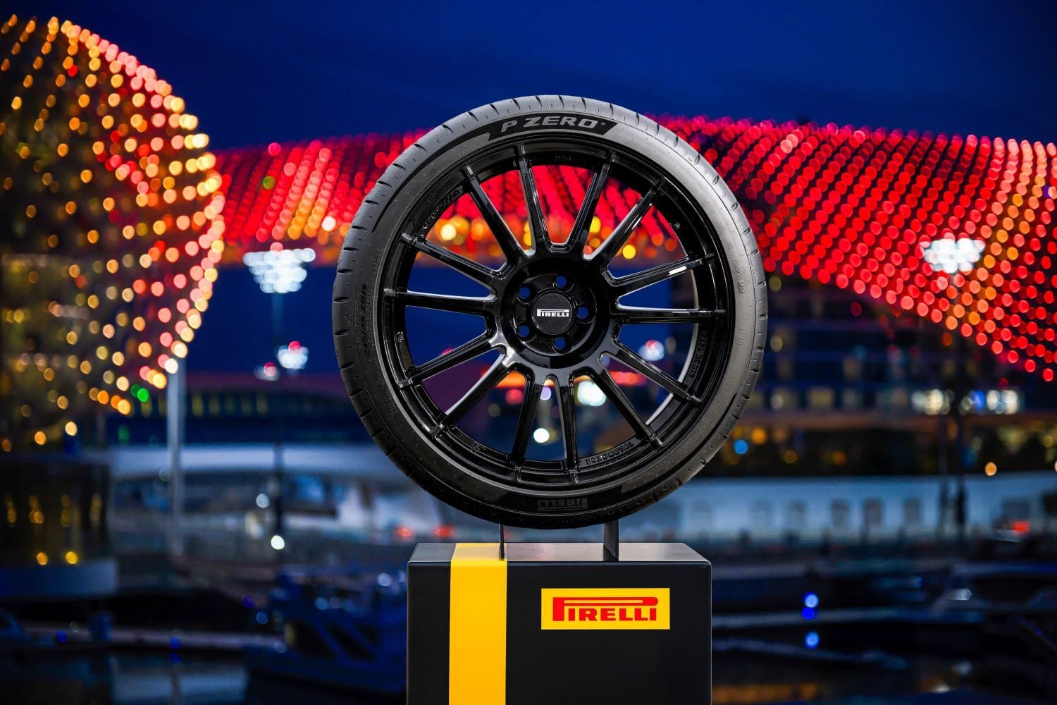 Pirelli lança quinta geração do pneu P Zero