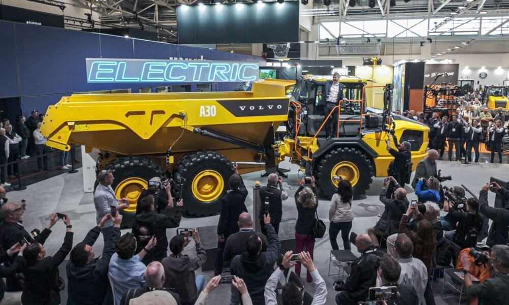 Volvo exibe primeiro caminhão articulado elétrico do mundo