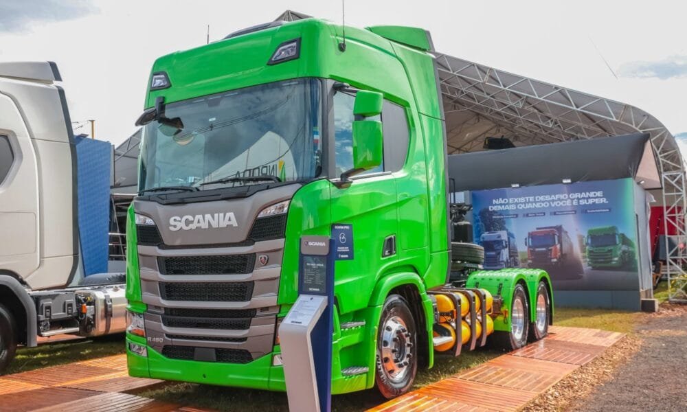 Scania apresenta caminhão a gás com alta potência e autonomia