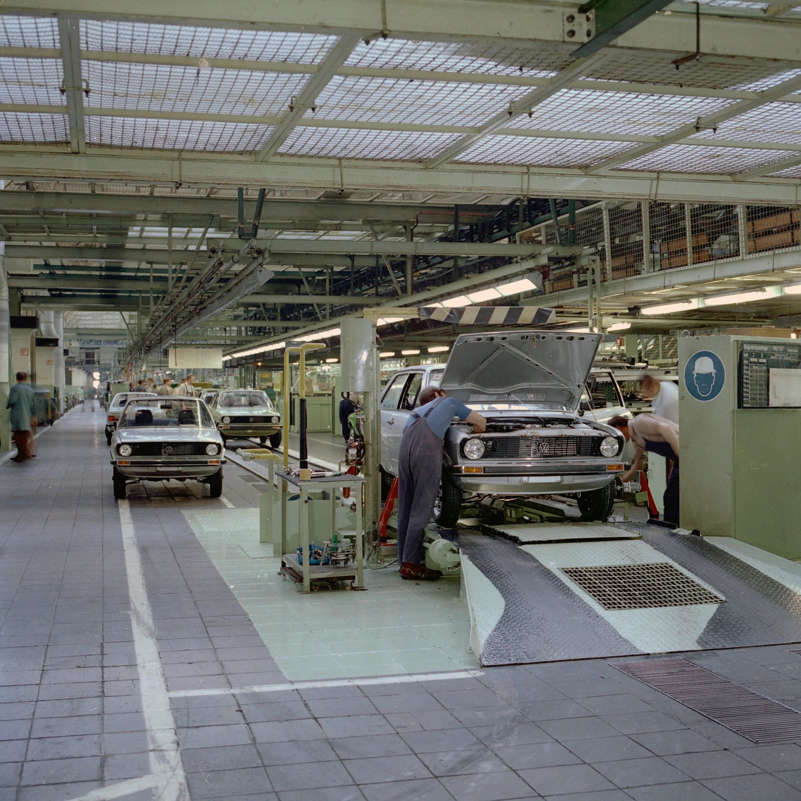 Volkswagen Polo celebra 50 anos de trajetória e inovação no mercado automotivo