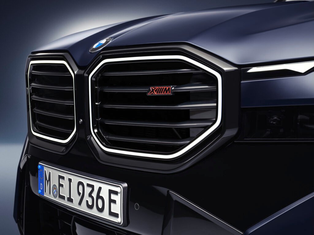 BMW XM reduz portfólio e aposta em eletrificação e potência