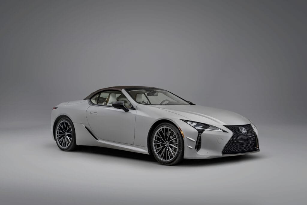 350 momentos ao vento no novo Lexus